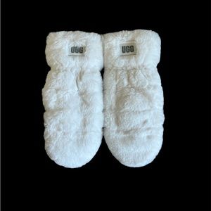 UGG Quilted Faux Fur White Mittens S/M
